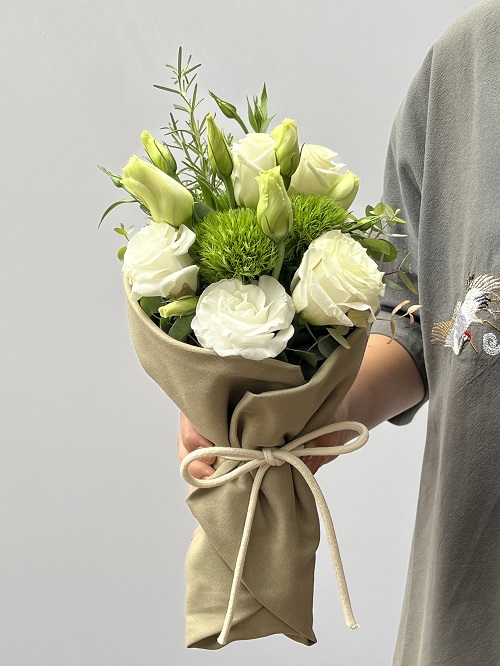 Yuna - Buquê de Lisianthus e Green Balls