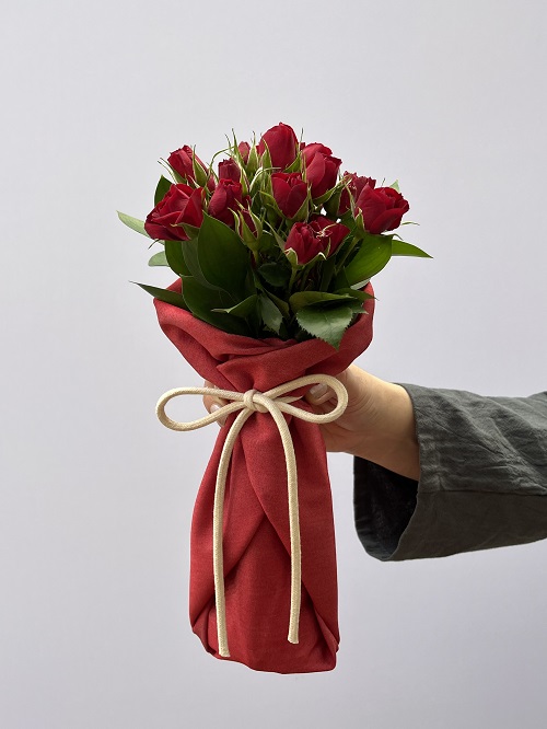 Yakusoku - Buquê de Mini Rosas Vermelhas