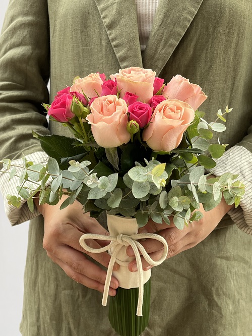 Gion - Buquê de Rosas e Mini Rosas