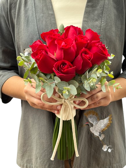 Shibuiya - Buquê de 12  Rosas Vermelhas